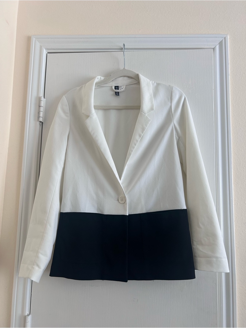 Two-Tone White and Black Women's Blazer Size 4